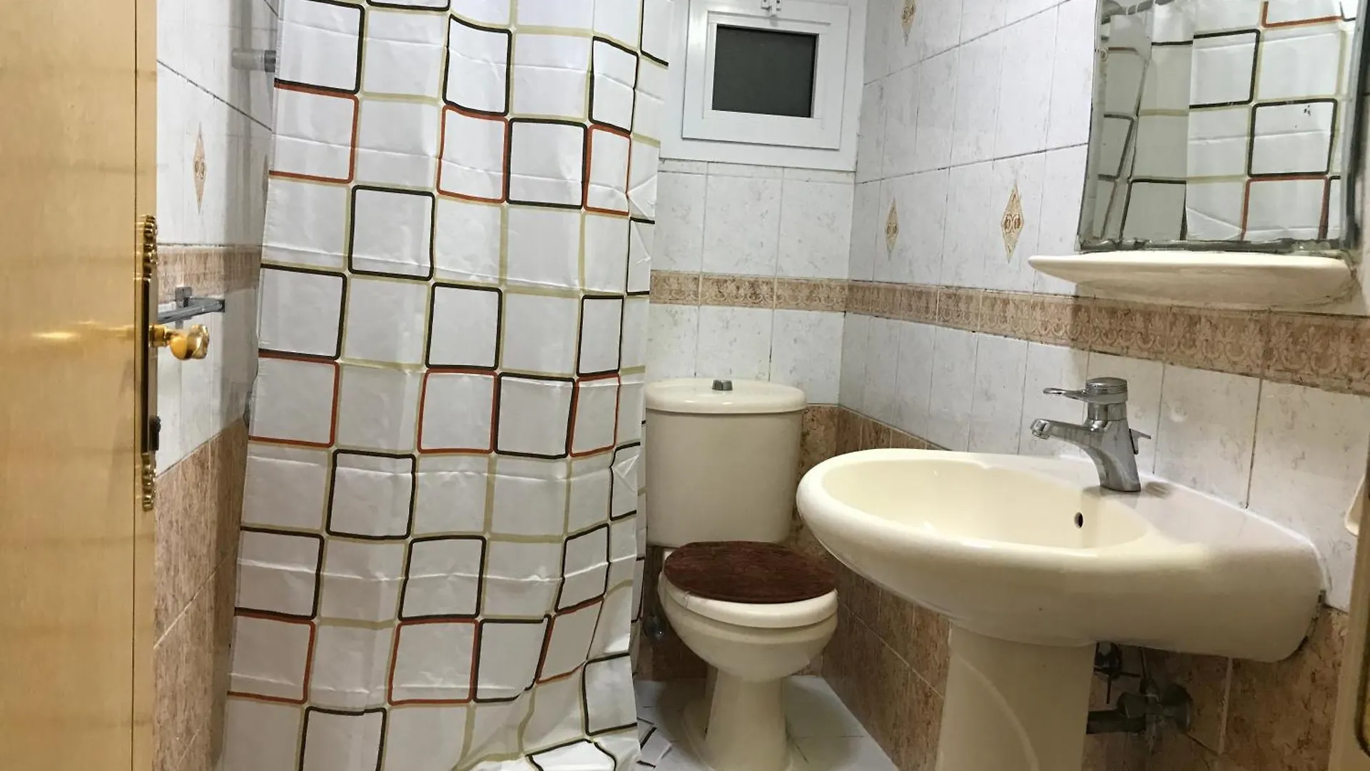 Double Room - Shared Bathroom, No Parking アブダビ ホームステイ