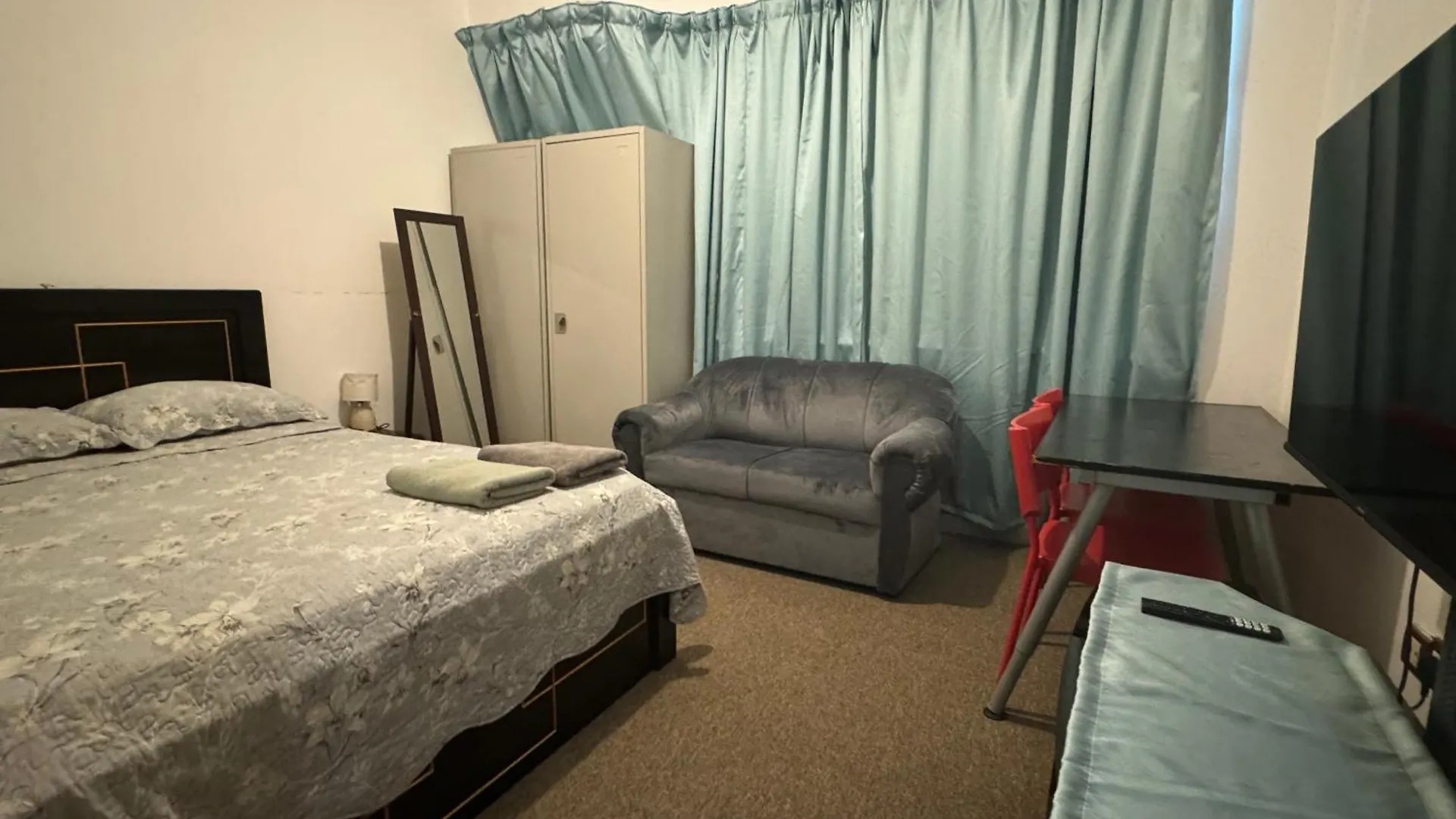 Double Room - Shared Bathroom, No Parking アブダビ