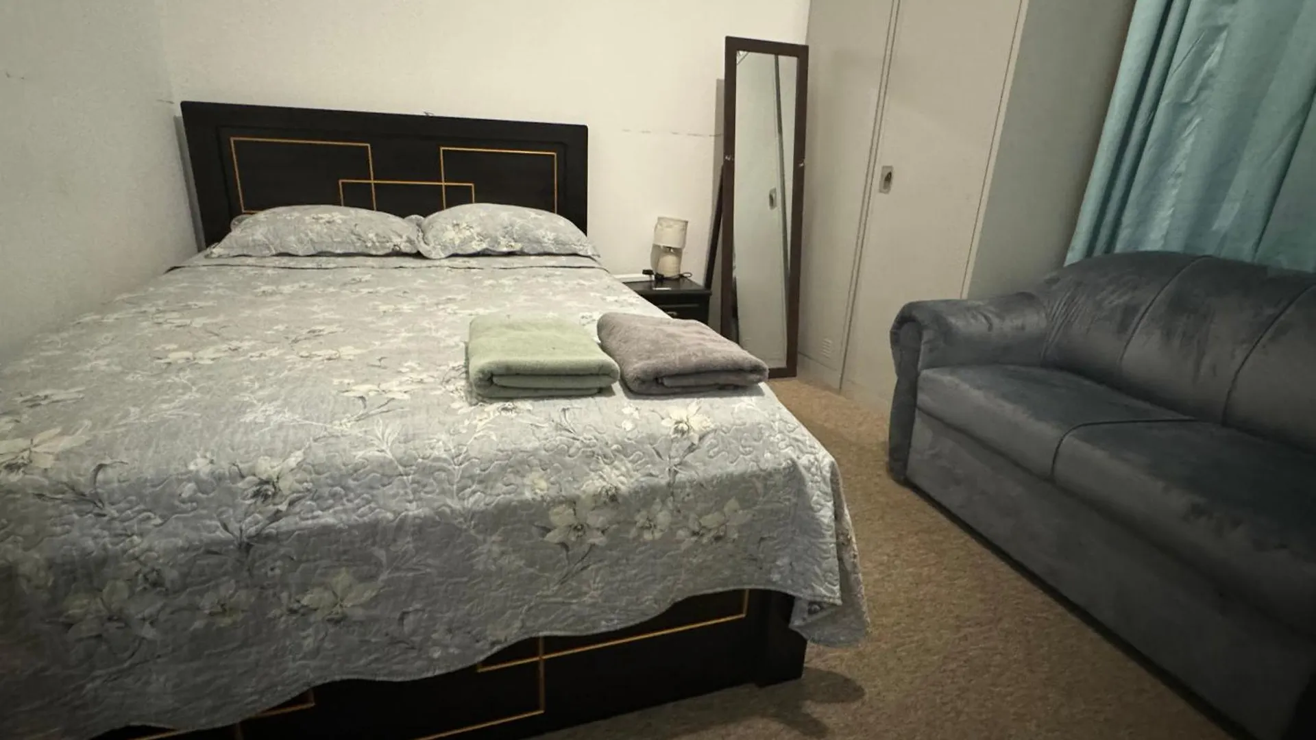 Double Room - Shared Bathroom, No Parking Abou Dabi Séjour chez l'habitant